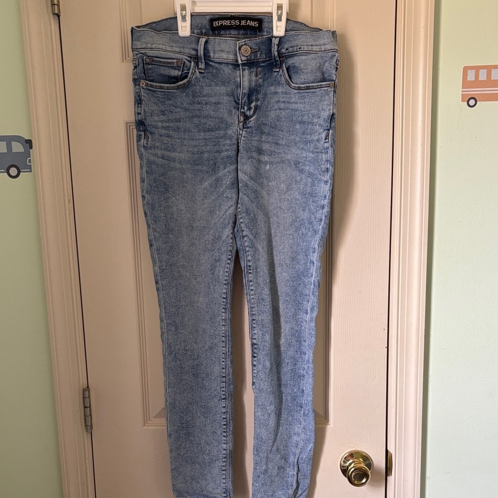 Express Women’s Light Wash Skinny Jeans